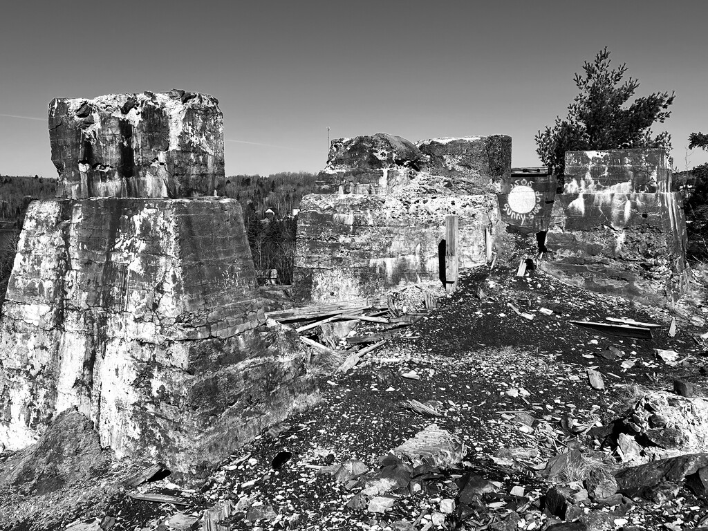 Ruins by radiogirl