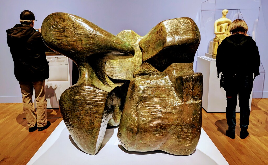 At Henry Moore's exhibition  by zilli