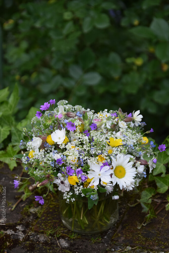 Wild flowers bouquet by parisouailleurs