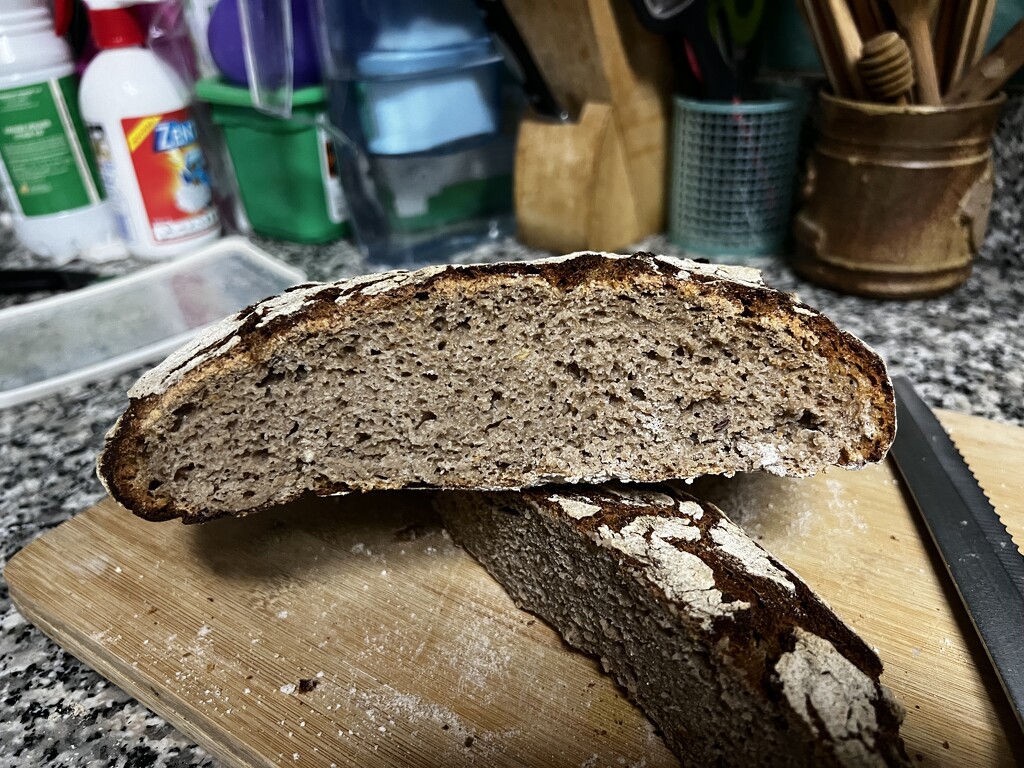 Cooled down, set for 24hrs and ready to eat. Nice bread, not such a great photo with all the clutter in the background by cadu