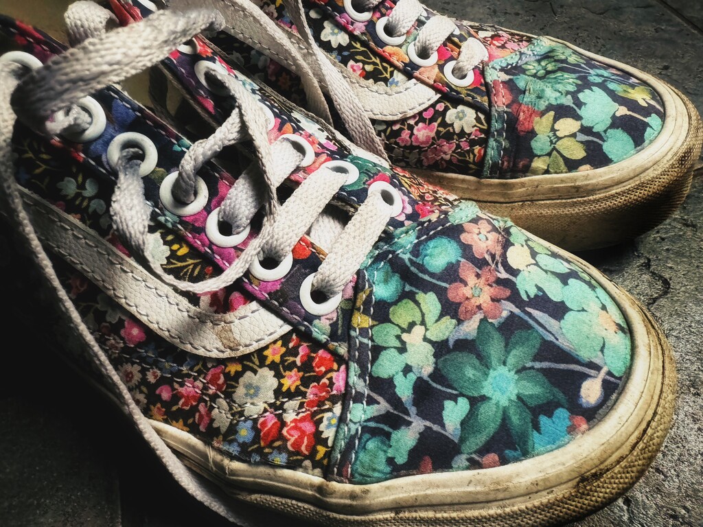 Flowery daps by anncooke76