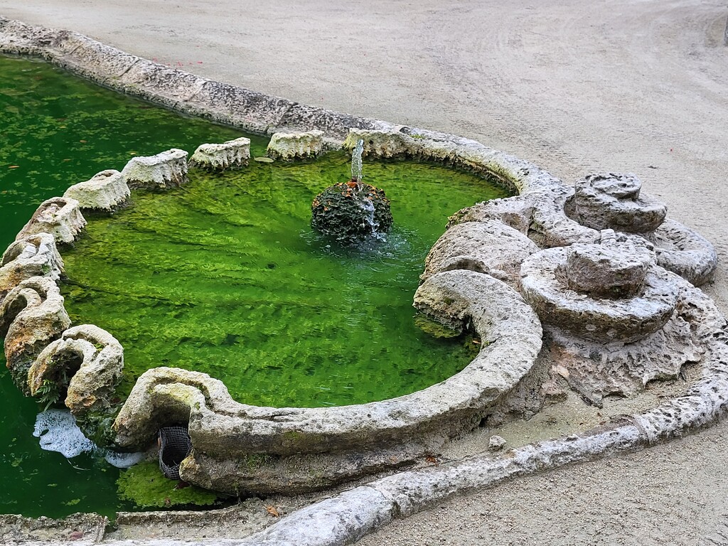 Elegant Fountain by paulabriggs
