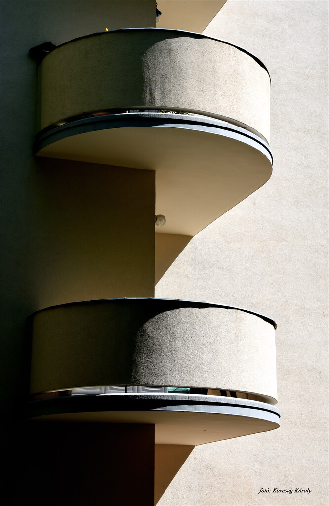 Such balconies also exist by kork