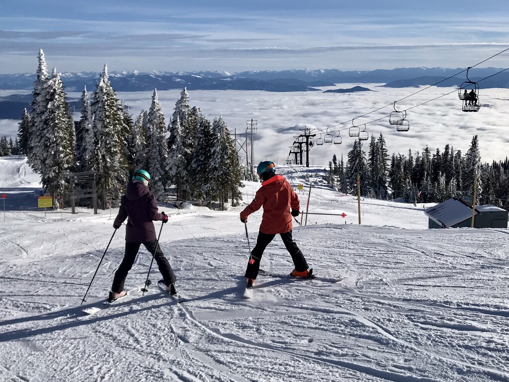 A beautiful day for skiing by kiwichick