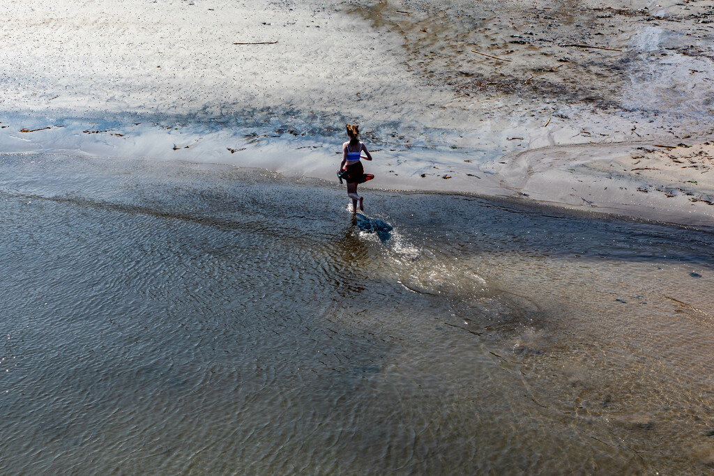 Running Across The Beach by tonus