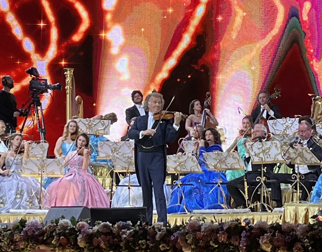 André Rieu on stage.... by anne2013