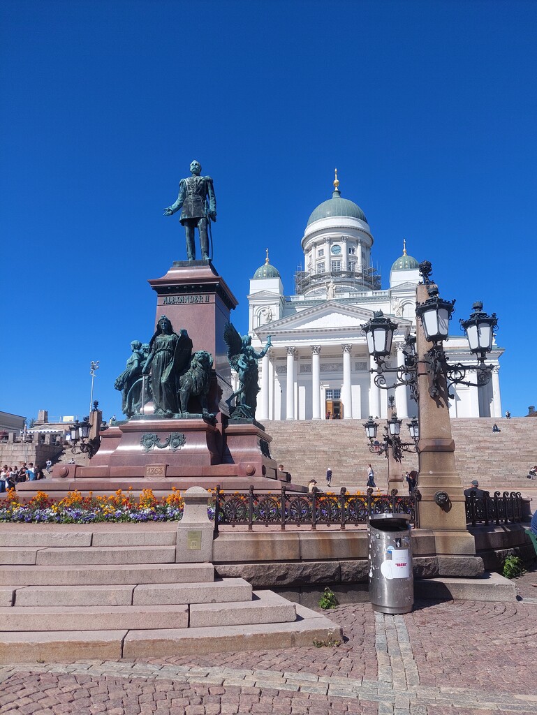 Helsinki Cathedral and monument by busylady