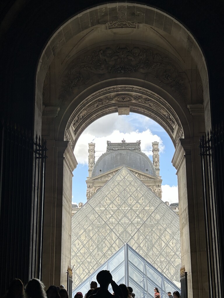 The Louvre, Paris by swagman