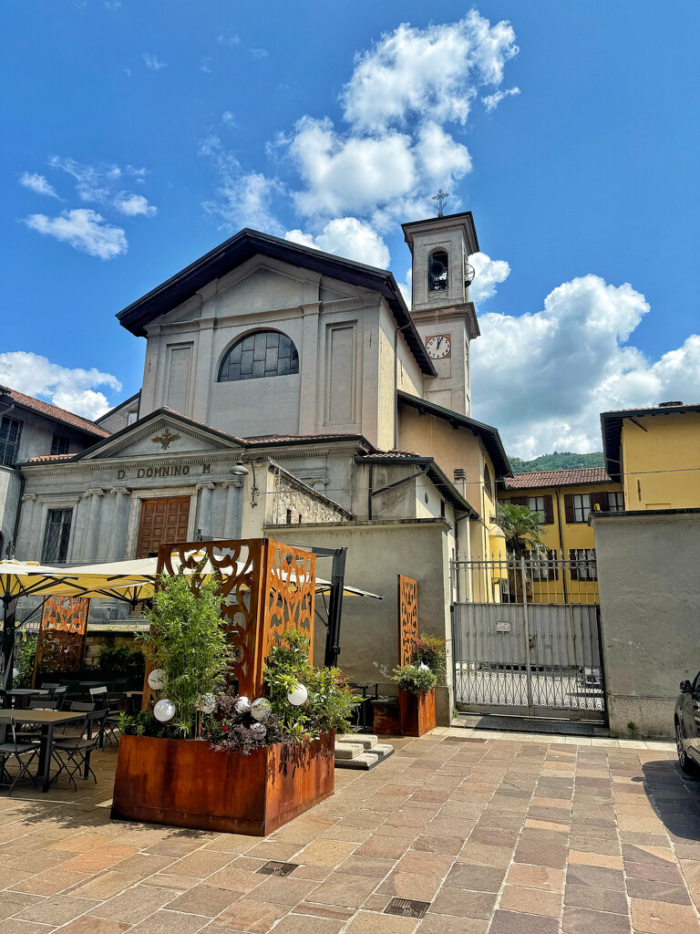 Church in Como.  by cocobella