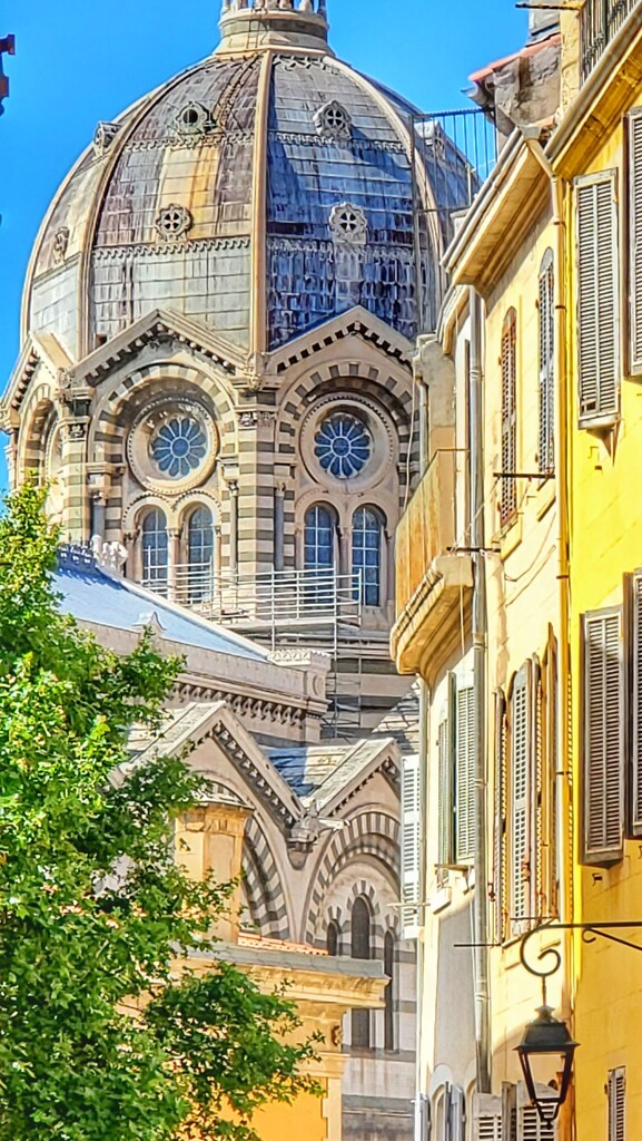 La Cathédrale Sainte-Marie-Majeure from Le Panier by laroque