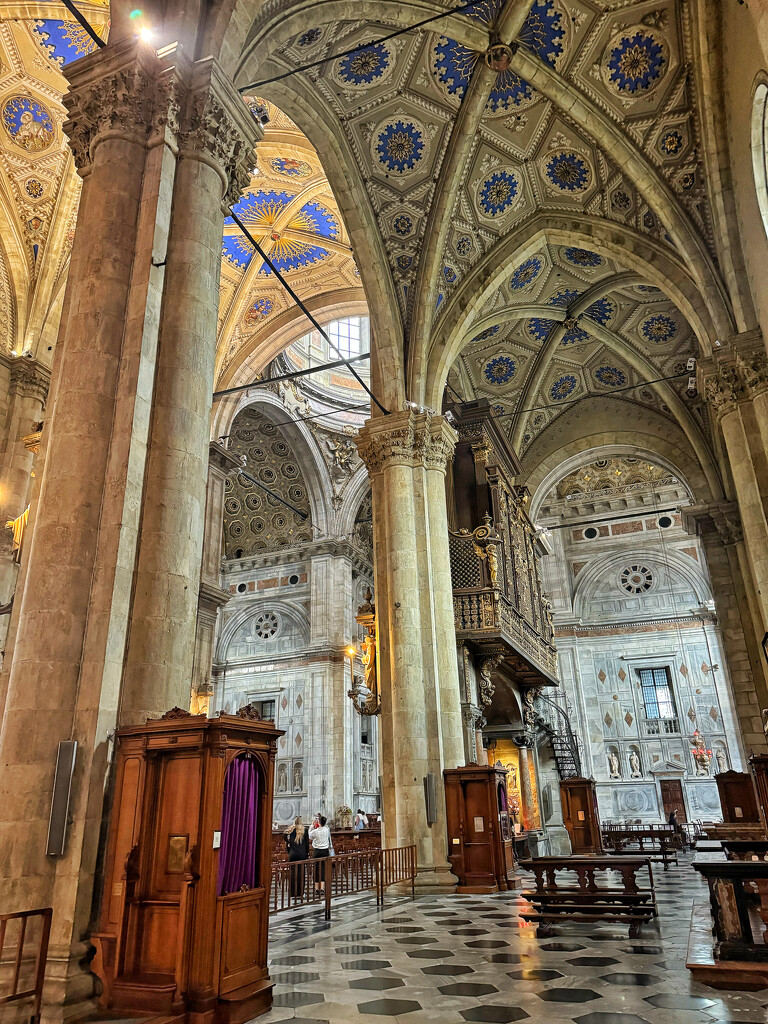 Entering Como cathedral.  by cocobella