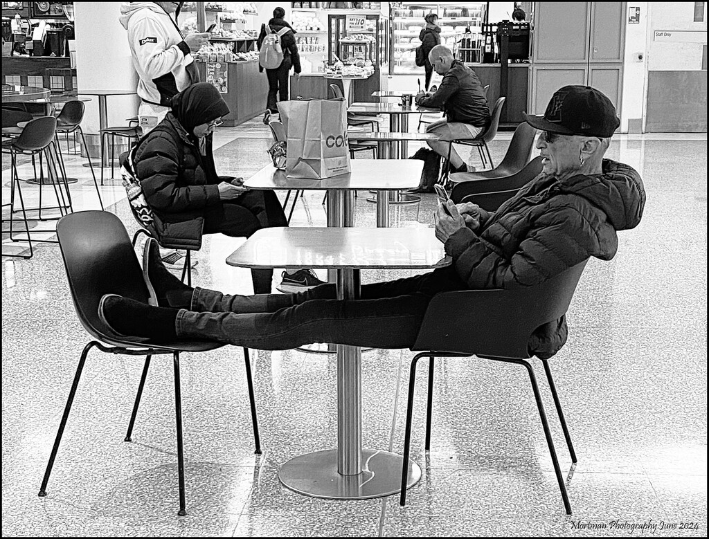 Life in the mall by mortmanphotography