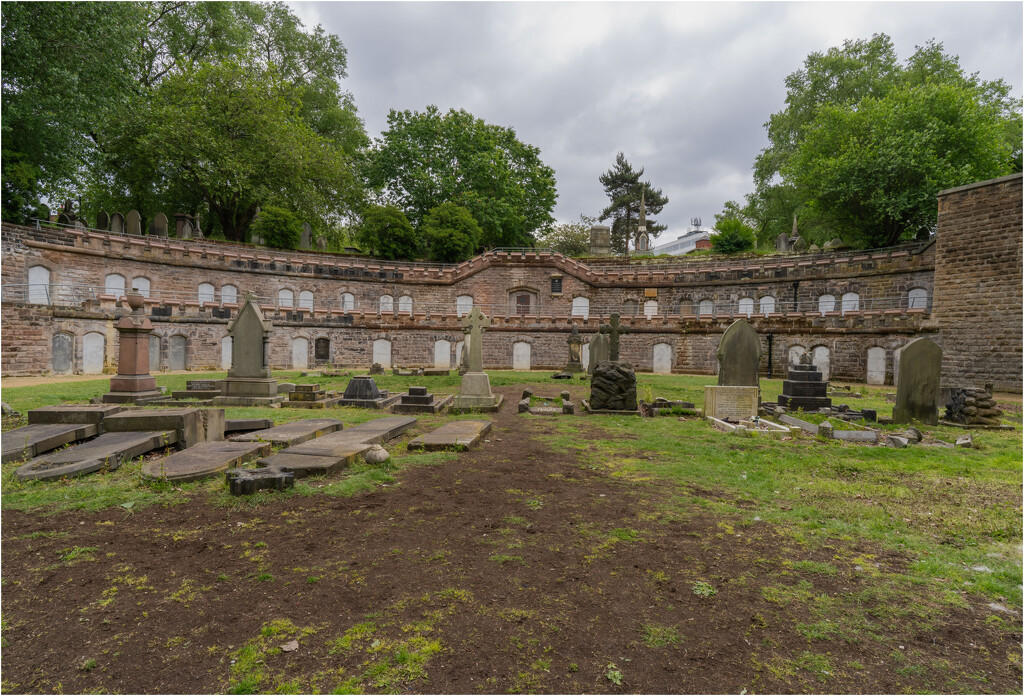 Private cemetery in Jewellery quarter - Birmingham by clifford
