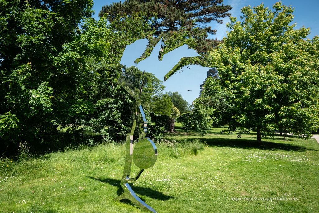 Marc Quinn - Light into Life 3 by nigelrogers