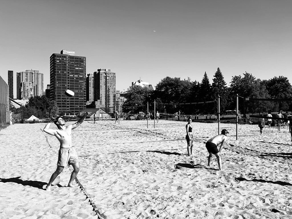 Downtown beach volleyball by fperrault
