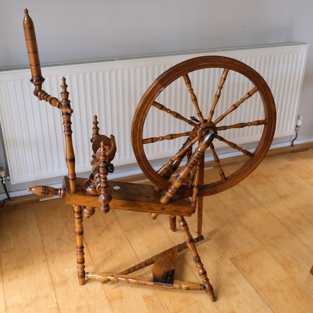 spinning wheel by kametty
