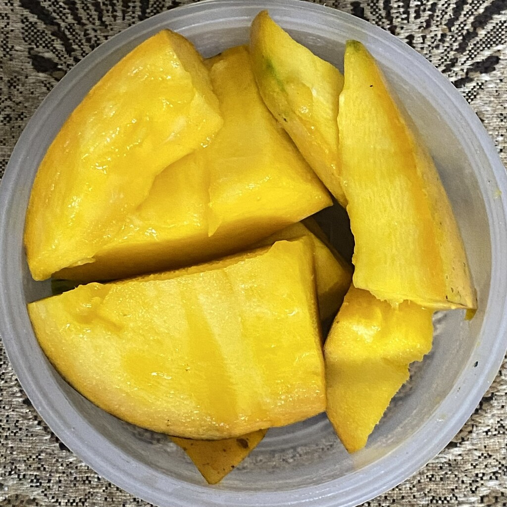 Mango by upandrunning