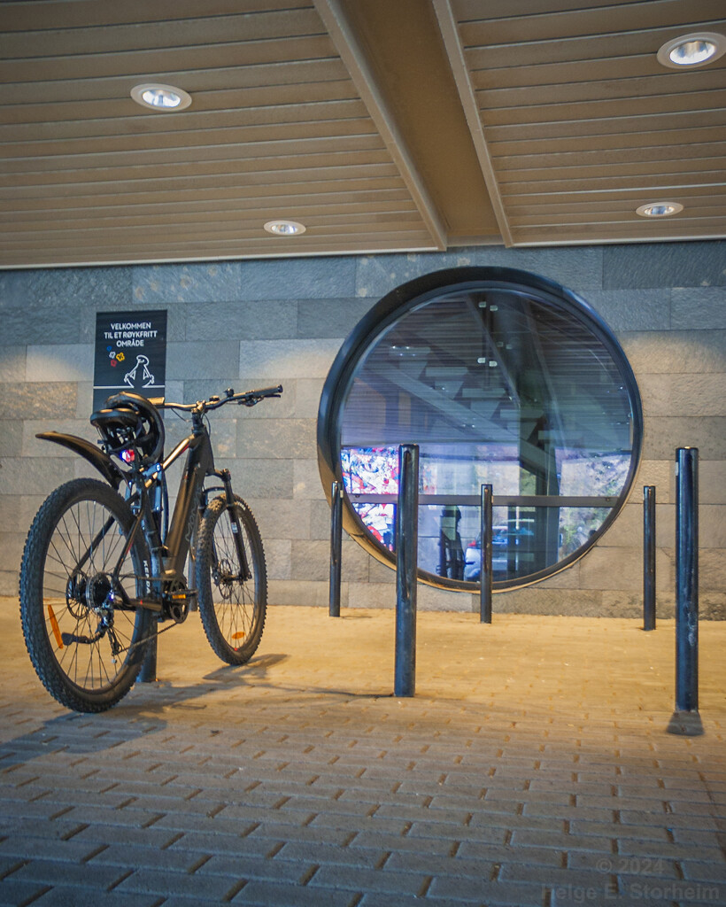 Bike and round window by helstor365