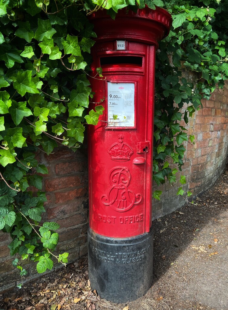 Royal Mail Post Box by tinley23