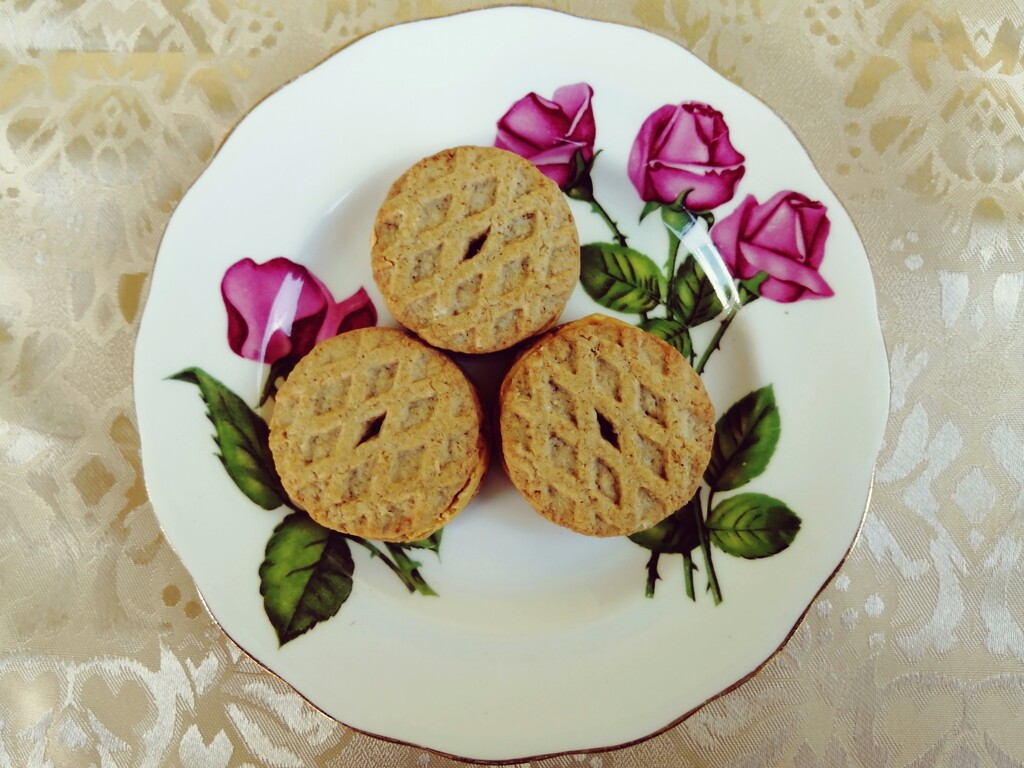 Peanut Butter and Roses by princessicajessica