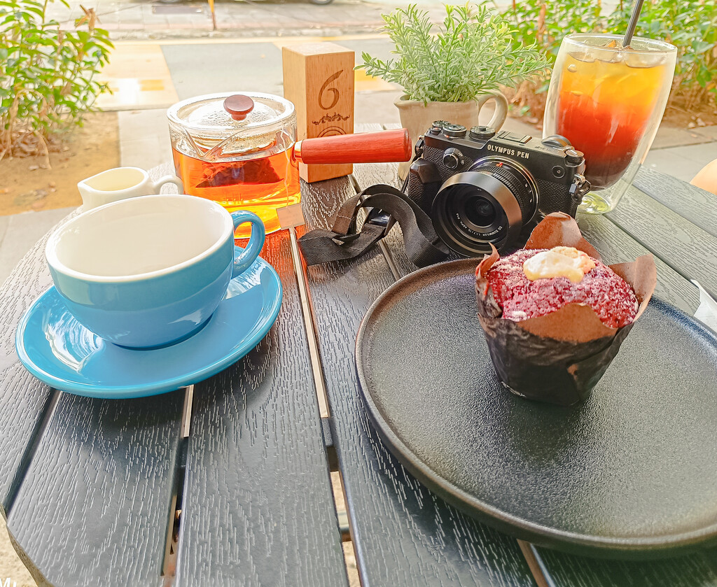 Saturday morning tea and coffee treats  by ianjb21