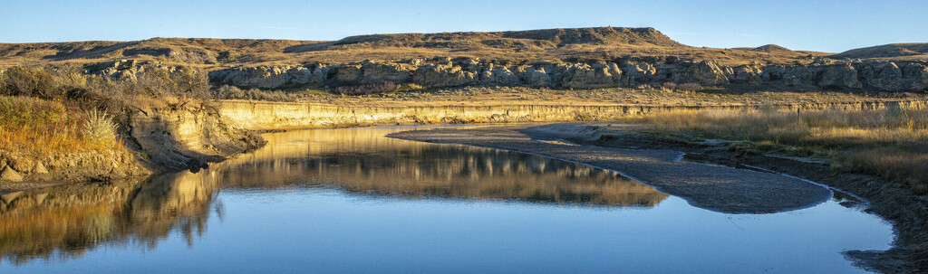 Writing-on-Stone Provincial Park by robertallanbear