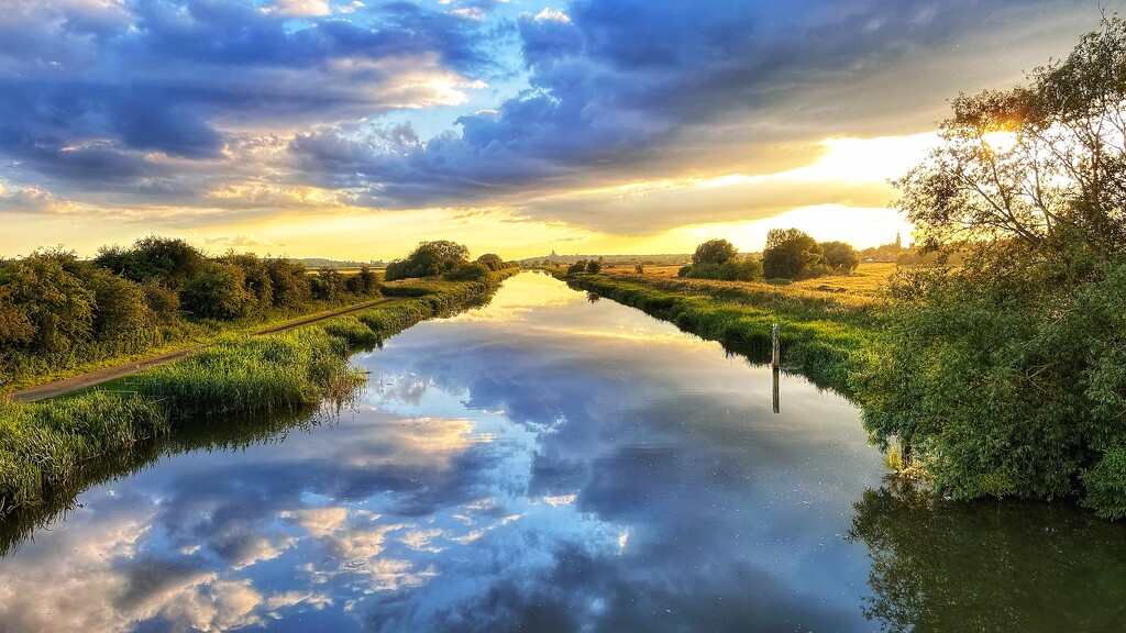 Evening along the River Witham by carole_sandford