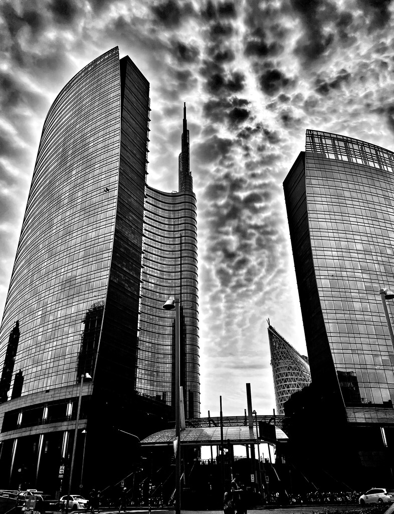 uniCredit Tower, Milan  by rensala