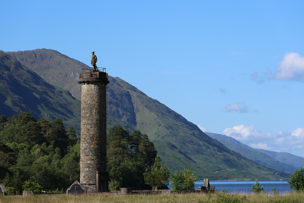 Glenfinnan Monument by jamibann