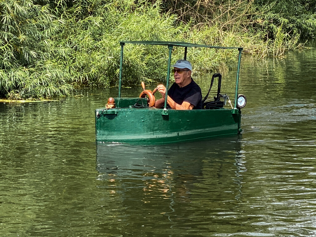 Small Green Boat by tonus