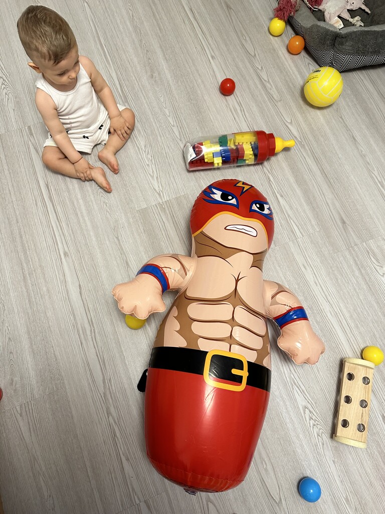 Scary boxing toy by selenaiacob