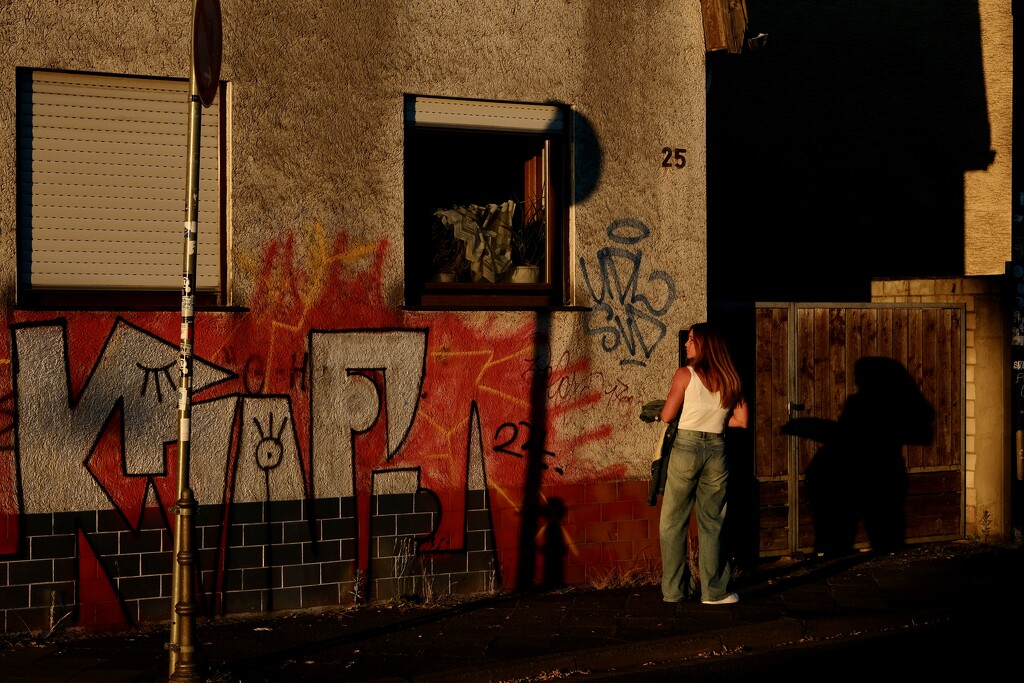 Sunset paints shadows, graffiti tells stories by vincent24