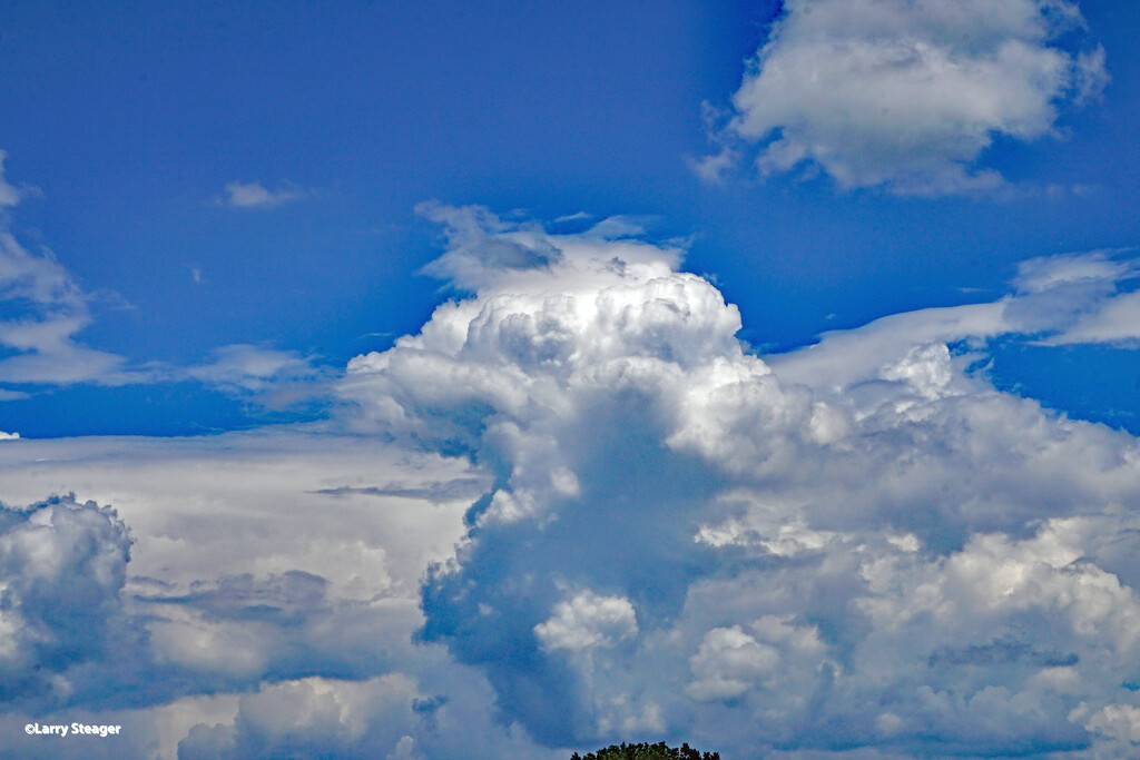 Summer clouds by larrysphotos