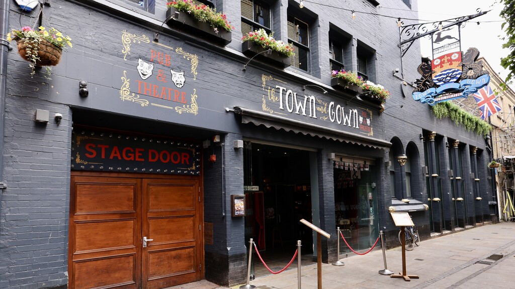 Town & Gown - theatre-pub, Cambridge  by neil_ge