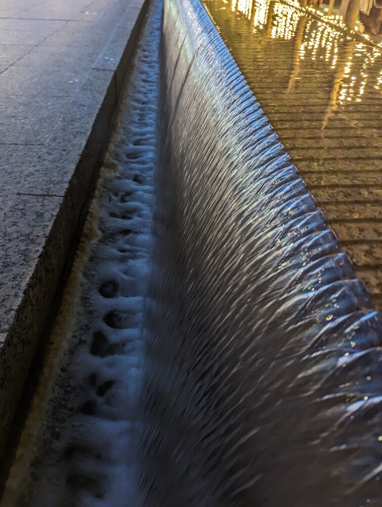 Flow of Light and Water by veronicalevchenko