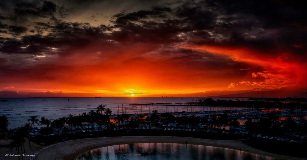 Waikiki setting sun... by photographycrazy