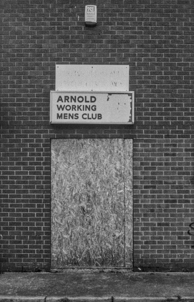 I Shoot Film : AgfaPhoto APX 400 : Canon EOS 1000F : Arnold Working Mens Club by phil_howcroft