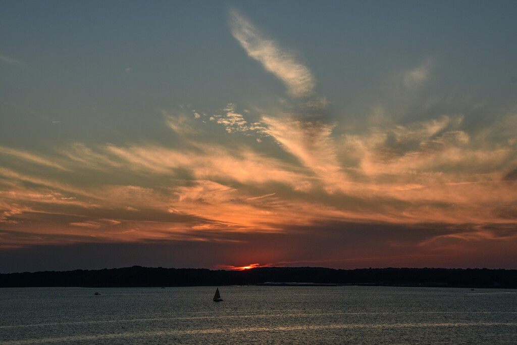 Sailing into the Sunset by kareenking