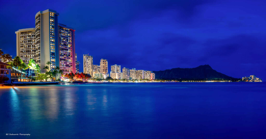 Waikiki Nightscape by photographycrazy