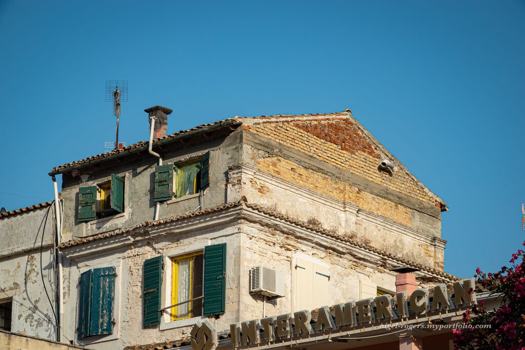 Looking up in Giaos by nigelrogers