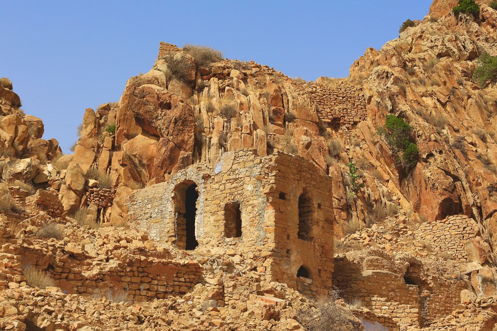 Abandoned Berber village by neil_ge