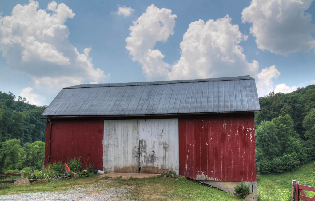 Another barn by mittens