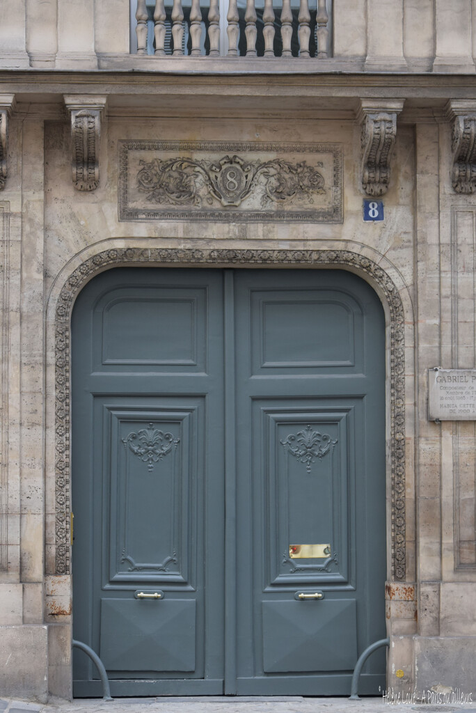 door by parisouailleurs