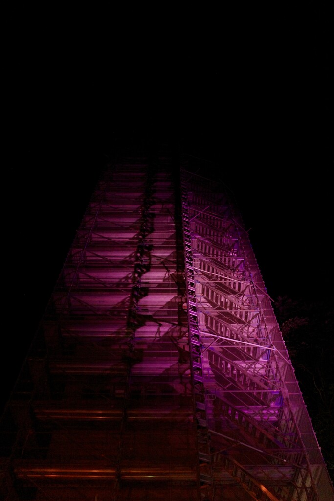 Illuminated scaffolding by vincent24