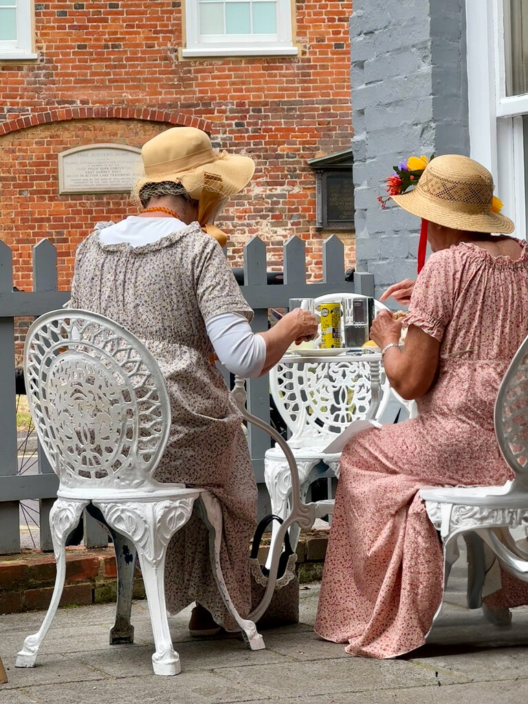 Ladies who lunch by wakelys