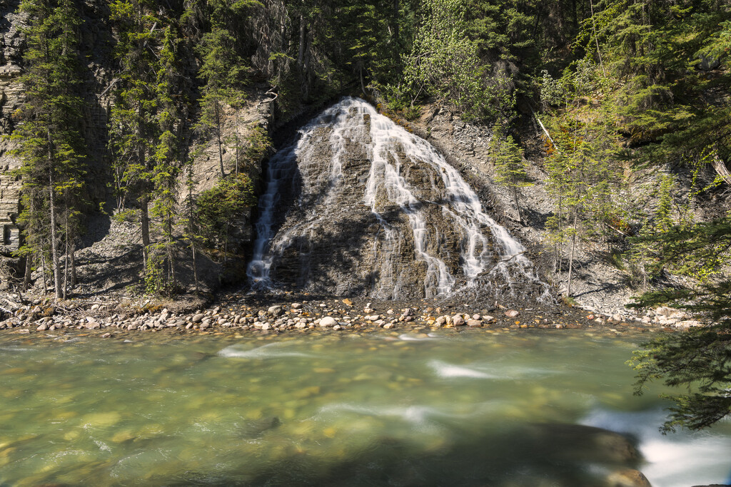 Maligne Canyon Waterfall by swchappell