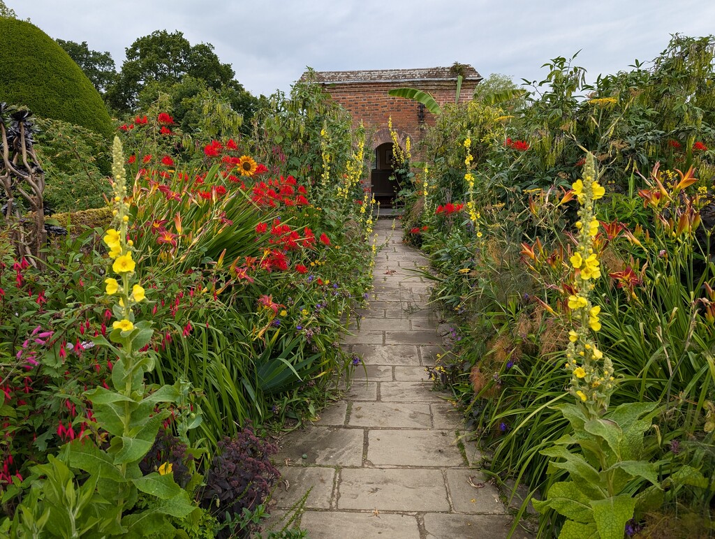 PACKWOOD HOUSE GARDEN. by derekskinner