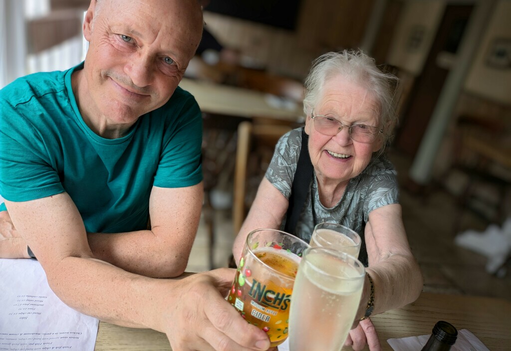 Prosecco in the pub  by boxplayer