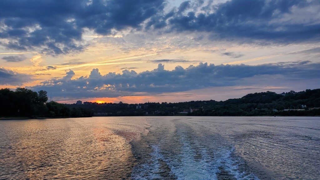 Boating off into the Sunset by alophoto