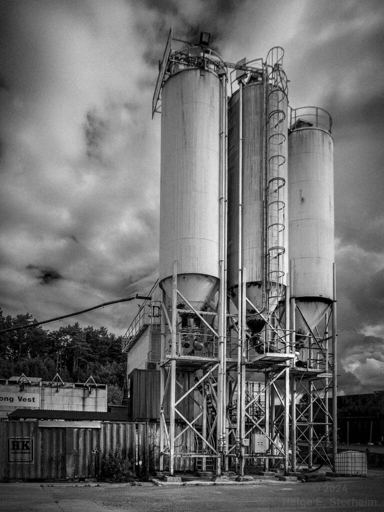 Industrial B&W by helstor365